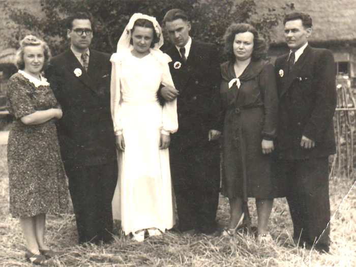 Aldona ir Vincas Narušiai prieš 60 metų su piršliais ir svotais.