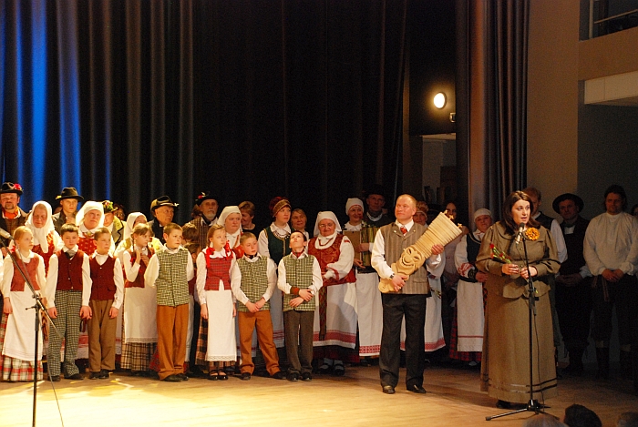 Pereinamasis prizas už geriausią 2013 metų veiklą atiteko Širvintų kultūros centro Musninkų filialui. Pereinamasis prizas už geriausią 2013 metų veiklą atiteko Širvintų kultūros centro Musninkų filialui.