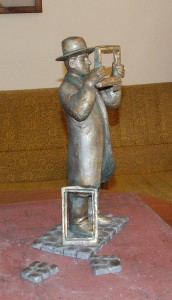Skulptoriaus Henriko Orakausko versija rašytojo Igno Šeiniaus paminklui