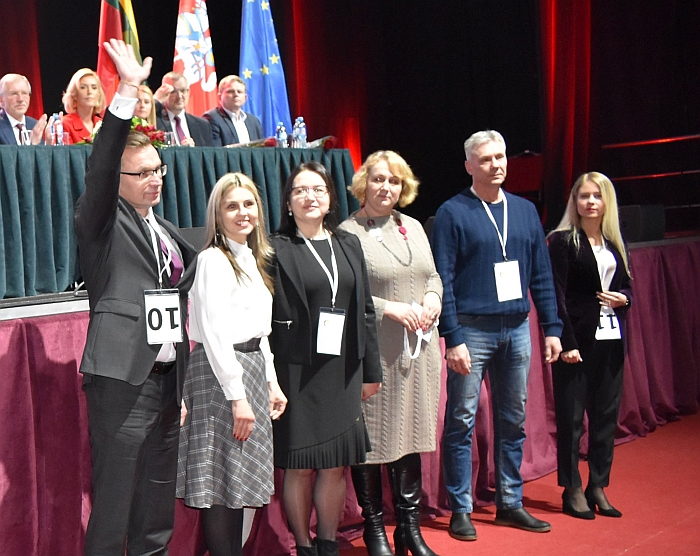 Lietuvos socialdemokratų darbo partijos Etikos komisijos narė Daiva Vinciūnienė (trečia iš kairės)