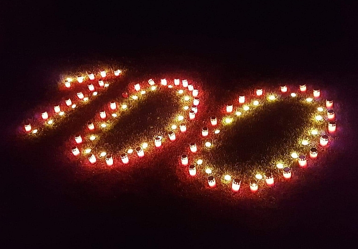 100 žvakučių Lietuvos valstybės atkūrimo 100-mečiui paminėti.