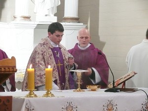 Kunigo Tado Piktelio Pirmosios mišios Bagaslaviškio Šv. Kryžiaus Atradimo bažnyčioje.