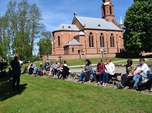 „Poezijos pavasario“ dalyviai Kernavėje. „Poezijos pavasario“ dalyviai Kernavėje.