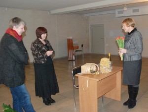 Itin prasmingą sveikinimo kalbą rėžia Edita Rutkauskienė (dešinėje).