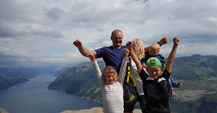 Sandros ir jos šeimos poilsis Norvegijoje. Sandros ir jos šeimos poilsis Norvegijoje.