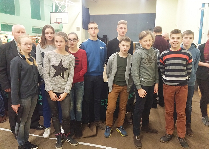Lietuvos mokyklų žaidynių tarpzoninėse šaudymo iš pneumatinio pistoleto ir pneumatinio šautuvo varžybose širvintiškiai užėmė trečiąją vietą. 