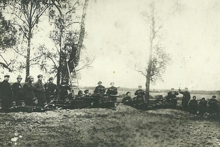 Neutraliosios zonos partizanai prie Širvintų (nuotr. miestai.net). Neutraliosios zonos partizanai prie Širvintų (nuotr. miestai.net).