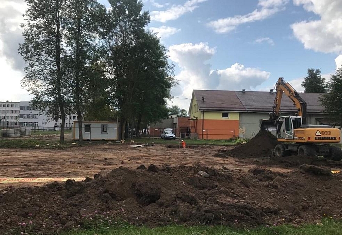 Įrengiama nauja aikštelė. Įrengiama nauja aikštelė.