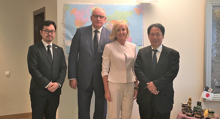 Nuotrauka atminčiai Japonijos ambasadoje