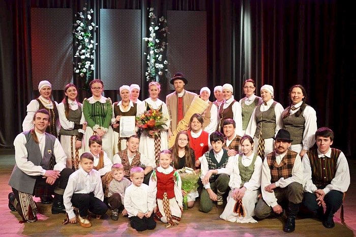 Medgrinda Kultūros centro Kernavės filialo folkloro ansamblis „Medgrinda” (vadovė Kristina Stankevičienė)
