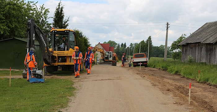 Asfaltuojama Pievų gatvė