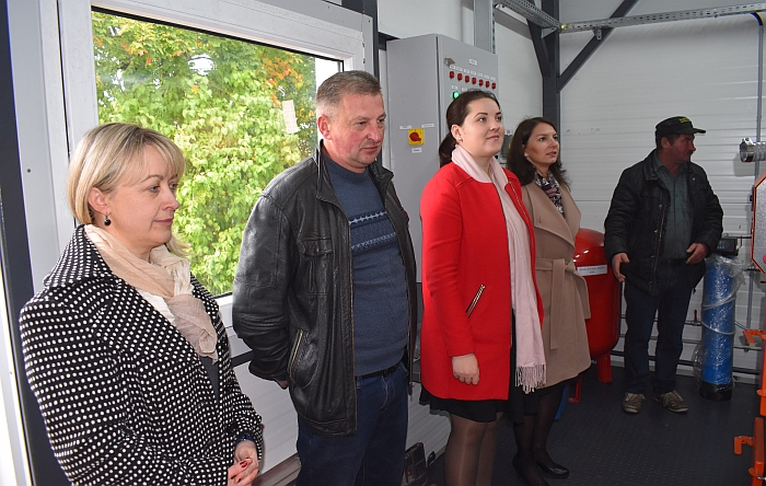 Laikinai einanti mokyklos direktoriaus pareigas Lina Jakštienė džiaugėsi naująja katiline, kuri pagaliau užtikrins pastovią temperatūrą visose įstaigos patalpose. Ji perdavė nuoširdžią padėką rajono vadovėms.