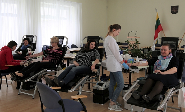 Donorų kėdės visos akcijos metu nebuvo tuščios. Kraujo dovanoti atėjo net 77 širvintiškiai. Donorų kėdės visos akcijos metu nebuvo tuščios. Kraujo dovanoti atėjo net 77 širvintiškiai.