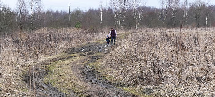 Pagalba Krunų kaimo gyventojams - jaunoms šeimoms, gyvenančioms atokiai nuo išvažiuojamų kelių. Pagalba Krunų kaimo gyventojams - jaunoms šeimoms, gyvenančioms atokiai nuo išvažiuojamų kelių.