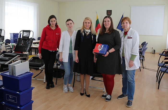 Administracijos direktorė Ingrida Baltušytė-Četrauskienė dėkoja Kraujo centro komandai. Administracijos direktorė Ingrida Baltušytė-Četrauskienė dėkoja Kraujo centro komandai.