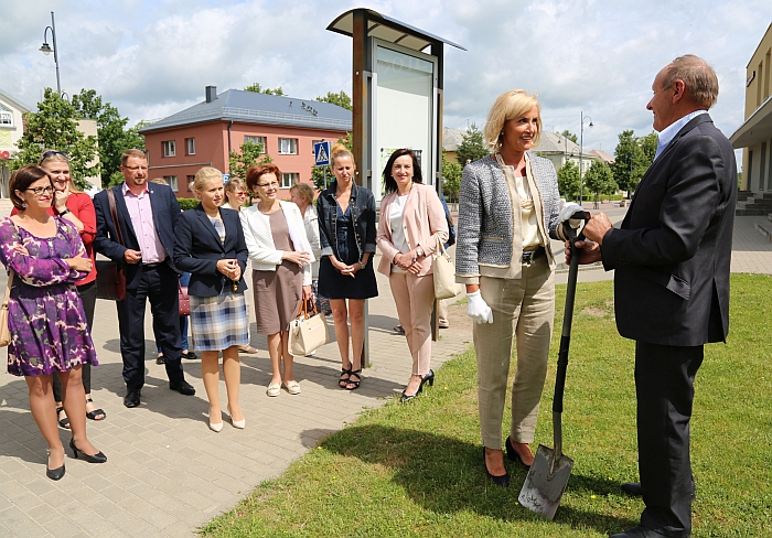 Vyriausias Tarybos narys linki merei sėkmės.