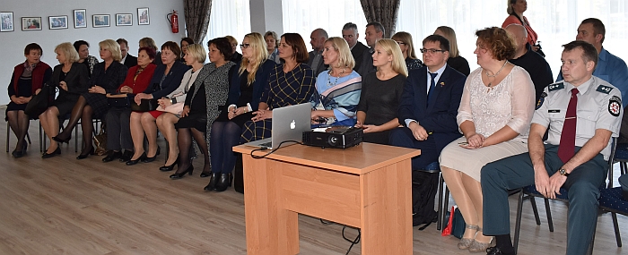 Memorandumą vieningai pasirašė įvairių sričių atstovai.