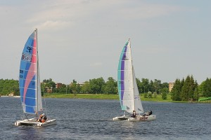 Miestą labai pagyvino jachtos...