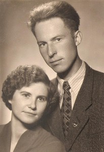 Liudvika ir Albinas Skardžiai vestuvių dieną. 1957 metų pavasaris.