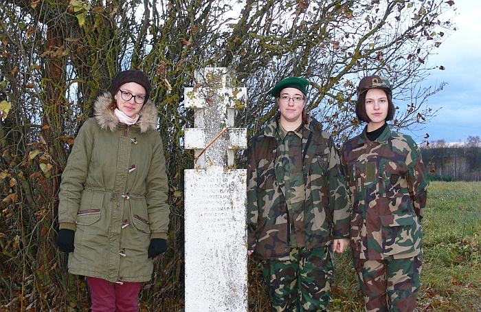 Atminimo paminklas Didžiosios kovos apygardos Juozo Norkaus - Keršto partizanų būrio vadui Juliui Garbatavičiui - Šalčiui ir jo būrio partizanams. Atminimo paminklas Didžiosios kovos apygardos Juozo Norkaus - Keršto partizanų būrio vadui Juliui Garbatavičiui - Šalčiui ir jo būrio partizanams.