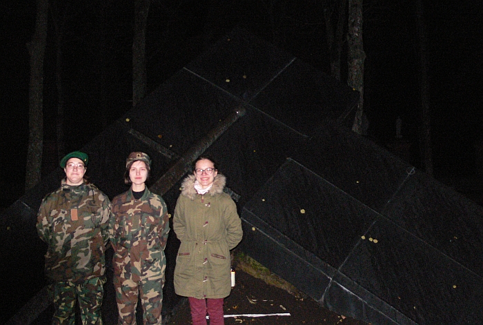 Prie paminklo Didžiosios kovos apygardos partizanų atminimui Gelvonuose. Prie paminklo Didžiosios kovos apygardos partizanų atminimui Gelvonuose.