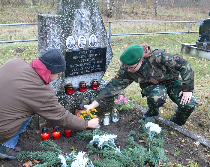 Pigašių kapinės. „Žuvo 1944 už Tėvynę“. Pigašių kapinės. „Žuvo 1944 už Tėvynę“.