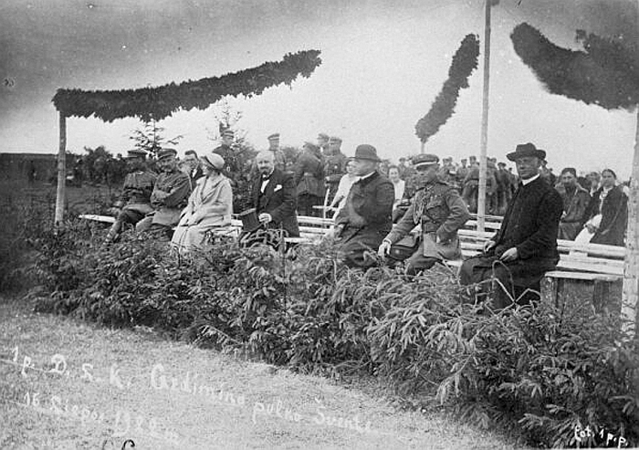 Steigiamojo Seimo Pirmininkas Aleksandras Stulginskis dalyvauja I pėstininkų pulko šventėje Gelvonuose. 1922 metai.