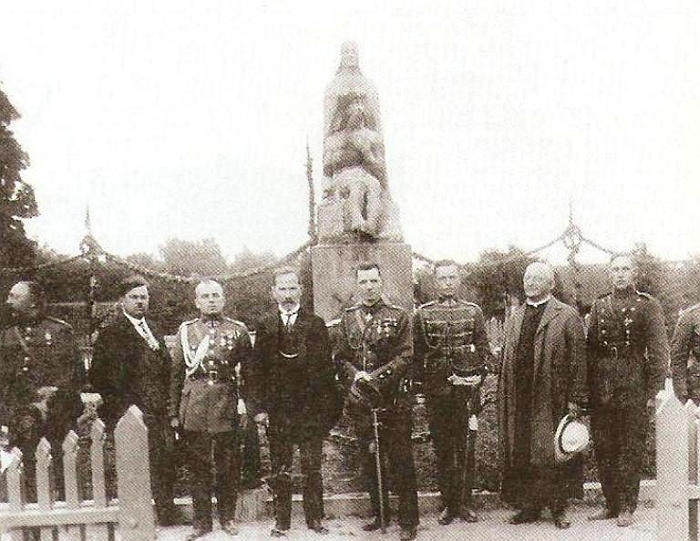 Vladas Skorupskis (trečias iš kairės) Širvintose besilankant Prezidentui Antanui Smetonai. 1927.08.15.