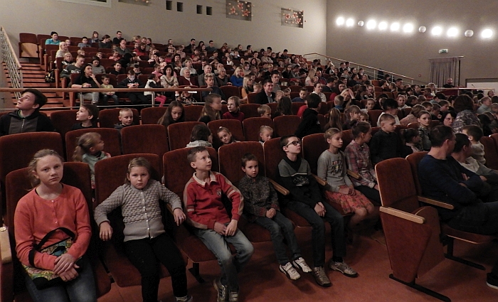 Spektaklį žiūrėjo miesto ir rajono ugdymo įstaigų auklėtiniai, jų tėveliai, mokytojai.