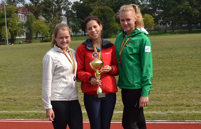 Tinklininkės Laura Jankovskytė, Reda Lisauskaitė ir Lina Surgėlaitė - trečios Tinklininkės Laura Jankovskytė, Reda Lisauskaitė ir Lina Surgėlaitė - trečios