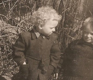 Jonui Stankevičiui - ketveri. Sutkiškių kaimas. 1958 m. Jonui Stankevičiui - ketveri. Sutkiškių kaimas. 1958 m.