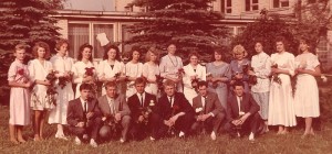 Su auklėtiniais prie Širvintų 1-osios vid. mokyklos. 1991 m.