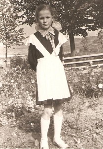Rita Ustinova-Stankevičienė - Musninkų vidurinės mokyklos antrokė. 1962 m.