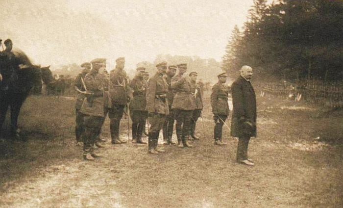 Steigiamojo Seimo Pirmininkas - valstybės vadovas Aleksandras Stulginskis I pėstininkų pulko šventėje. Gelvonai (Ukmergės apskritis). 1922 m. liepos 16 d. (foto: parlamentostudijos.lt)