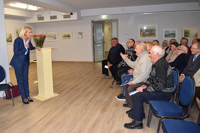 Širvintų rajono savivaldybės merė Živilė Pinskuvienė padėkojo susirinkusiems gyventojams už pasitikėjimą ir palaikymą. Širvintų rajono savivaldybės merė Živilė Pinskuvienė padėkojo susirinkusiems gyventojams už pasitikėjimą ir palaikymą.