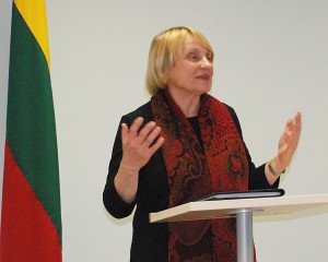 Širvintų rajono apylinkės teismo salėje kalba teisėja Danguolė Šuminaitė. 