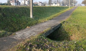 Stasio nuomone, šis pėsčiųjų ir dviratininkų take esantis tiltelis yra nesaugus. Stasio nuomone, šis pėsčiųjų ir dviratininkų take esantis tiltelis yra nesaugus.