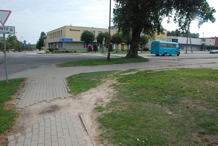 Aplinkui metru toliau...