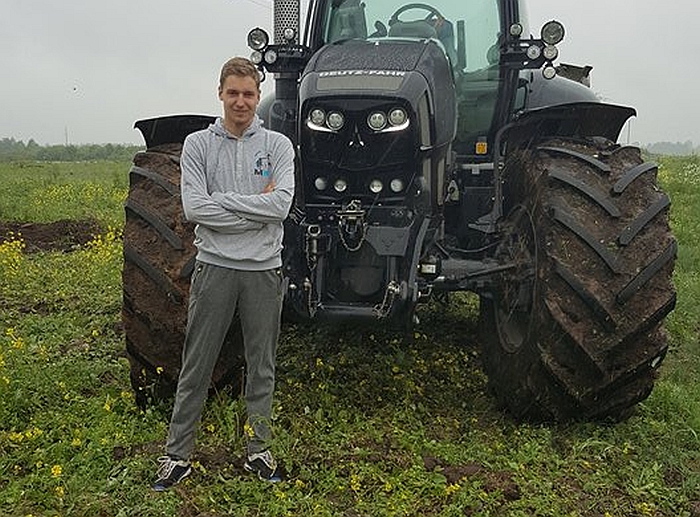 Traktorius yra neatsiejama Deivido kasdienybės dalis. Traktorius yra neatsiejama Deivido kasdienybės dalis.