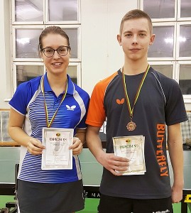 Evelina Žygytė ir Daimonas Ušackas po apdovanojimo. Evelina Žygytė ir Daimonas Ušackas po apdovanojimo.