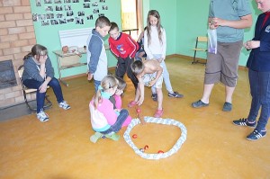Dauguma atsinešė šeimoje margintų kiaušinių ir surengė margučių kūlimo bei ridenimo varžybas.