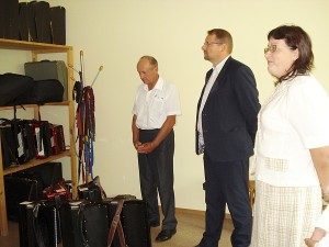 Didžioji dauguma muzikos instrumentų prašyte prašosi remonto...