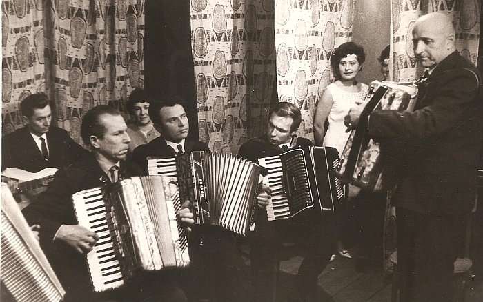 Koncertuoja Zibalų krašto saviveiklininkai. Koncertuoja Zibalų krašto saviveiklininkai.