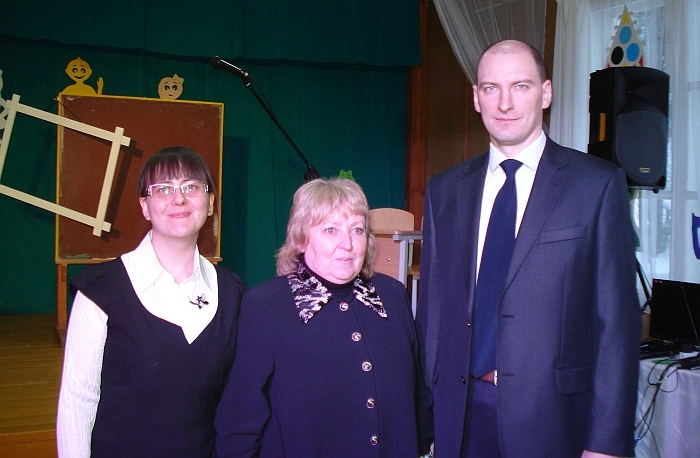  Zibalų mokykloje istorijos mokytoja Vytautė Kvainickienė (centre) dirba 42 metus.