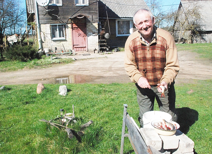 Antanas Tatarėlis ką tik grįžo su laimikiu nuo Zubelių ežero.