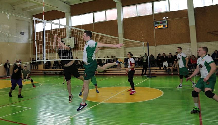 Tinklinio varžybų akimirkos. Tinklinio varžybų akimirkos.